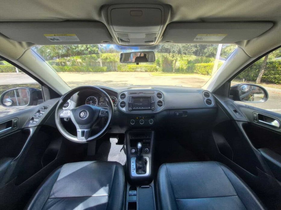 Volkswagen Tiguan S      2017