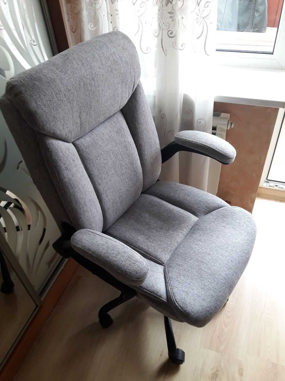 Продам НОВОЕ Офисное кресло GT Racer B-5744 Gray