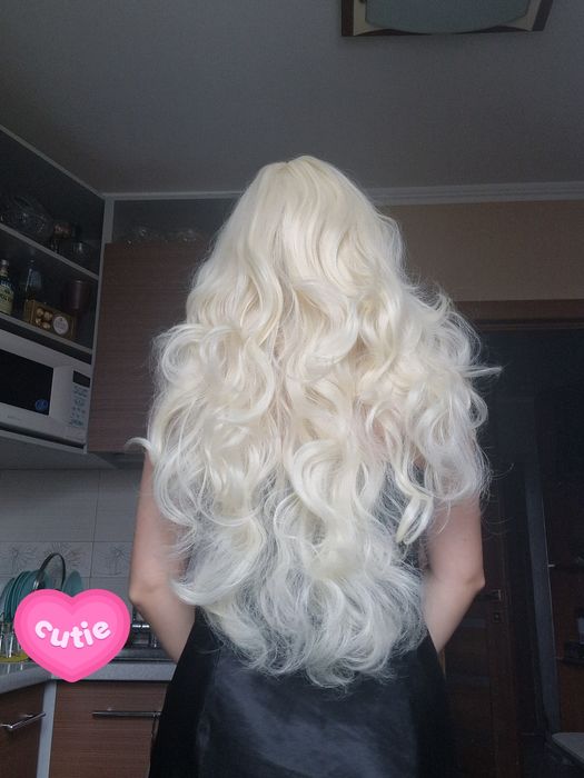 Перука ,блонд довге кучеряве волосся з чолкою