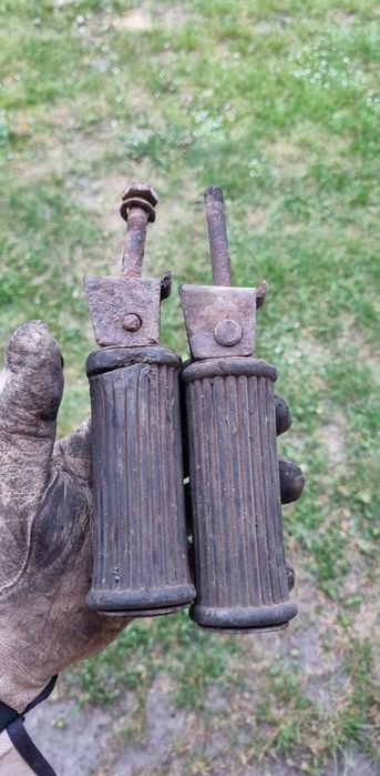 Podnóżki pasażera tył Junak M10 M07