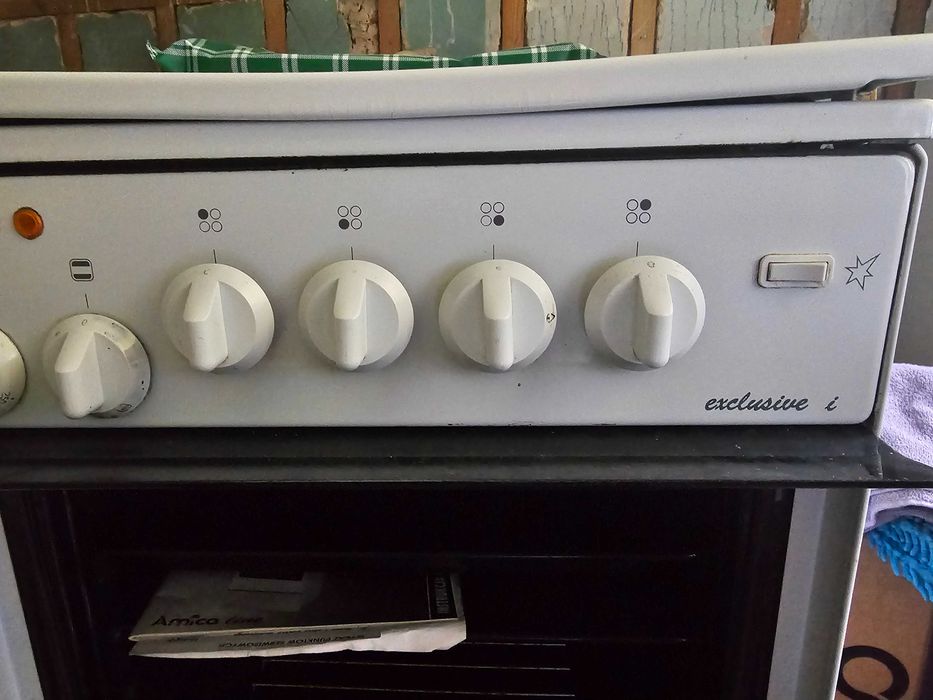 Kuchenka gazowa z piekarnikiem elektrycznym