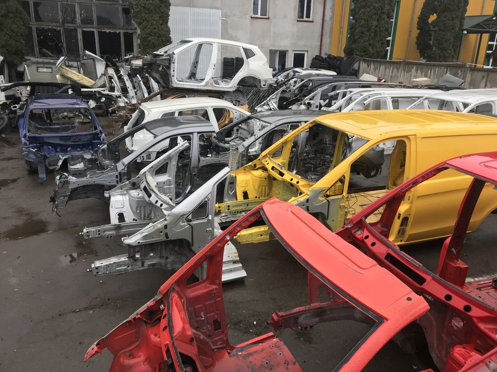 Кузова Rogue Vito W447 Caddy Touran Camry четверть бочина