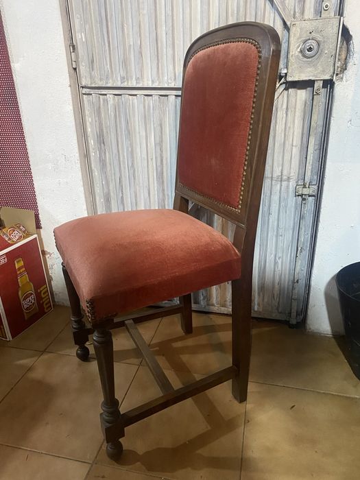 Cadeira almofadada em excelente estado