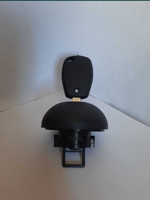 Крышка топливного бака(бензобака)Рено Сандеро, Трафик, Логан, Дача.