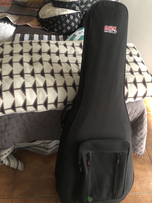 Viola fender com case como nova, pouquissimo uso.