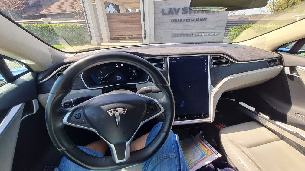 Tesla Model S 2015