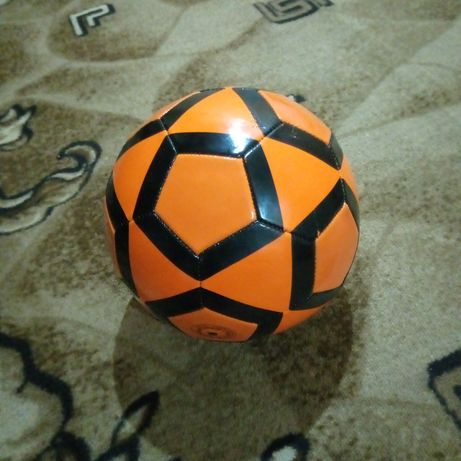 Новий футбольний мяч
