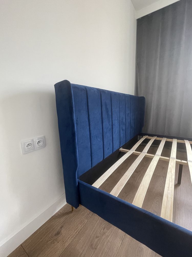 Nowe łóżko tapicerowane granatowe/niebieskie, zlote nozki 180cm