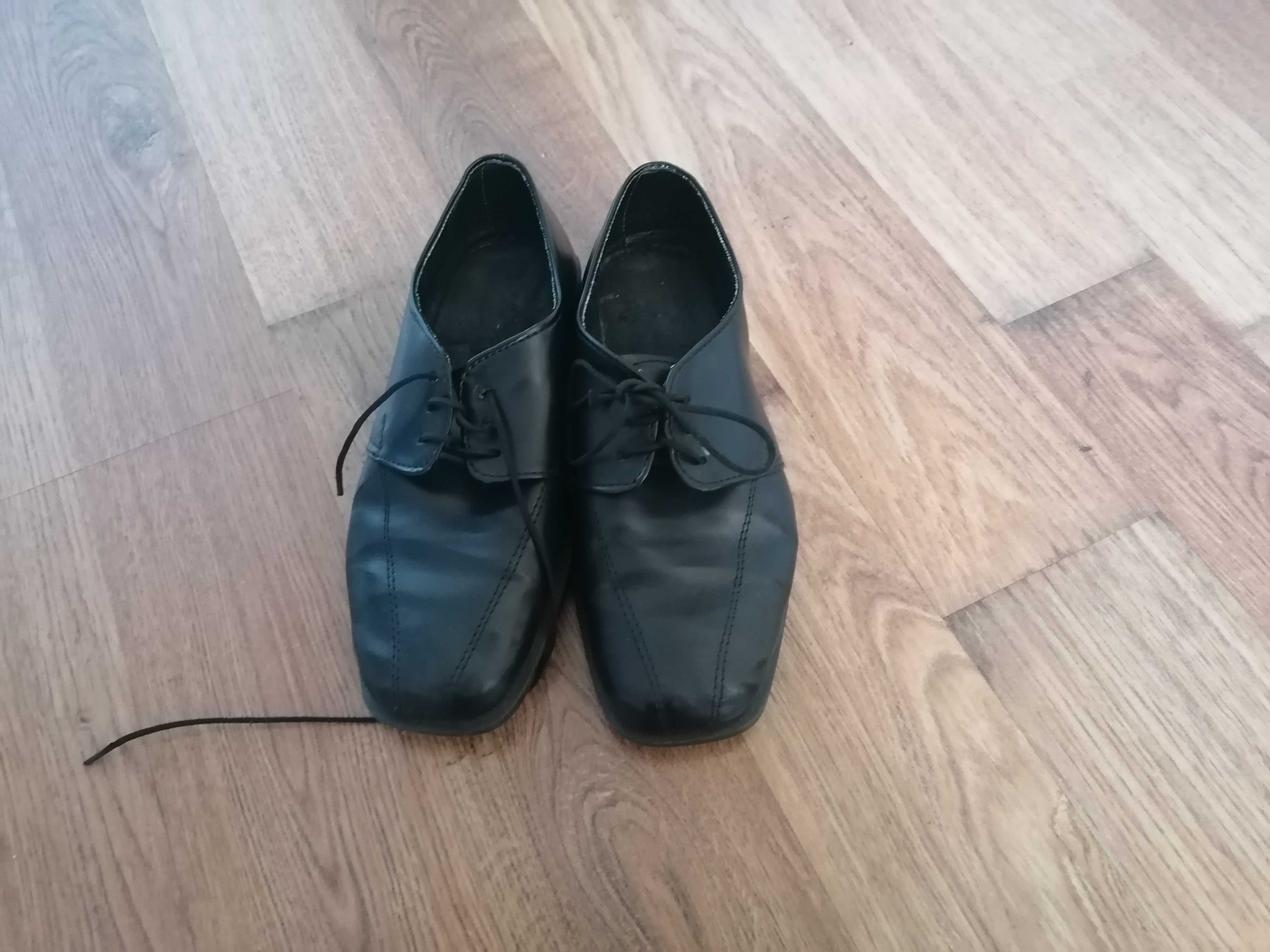 Buty chłopięce-czarne