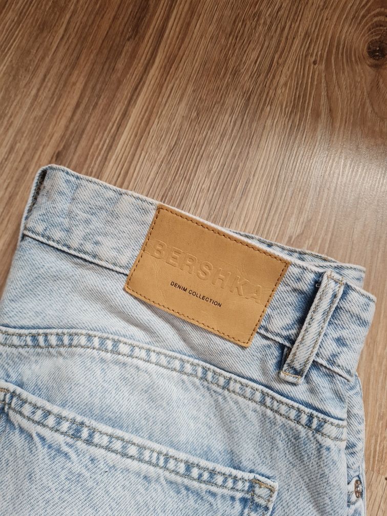 Чоловічі Джинси вільного крою Bershka