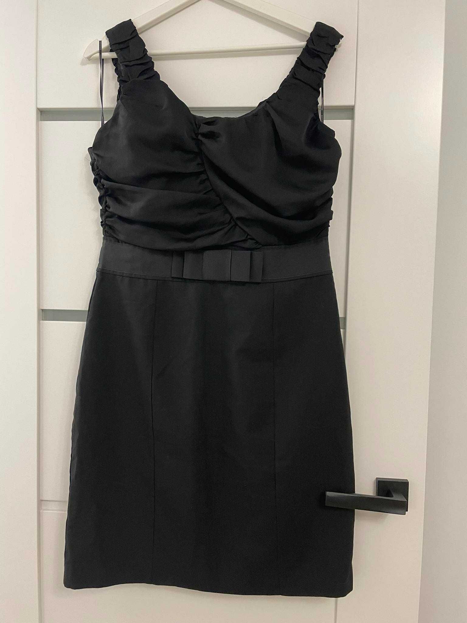 Sukienka mała czarna na szerokich ramiączkach Reserved rozm 40
