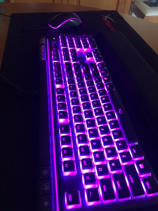 Conjunto HyperX Teclado + Rato + Tapete + Apoio