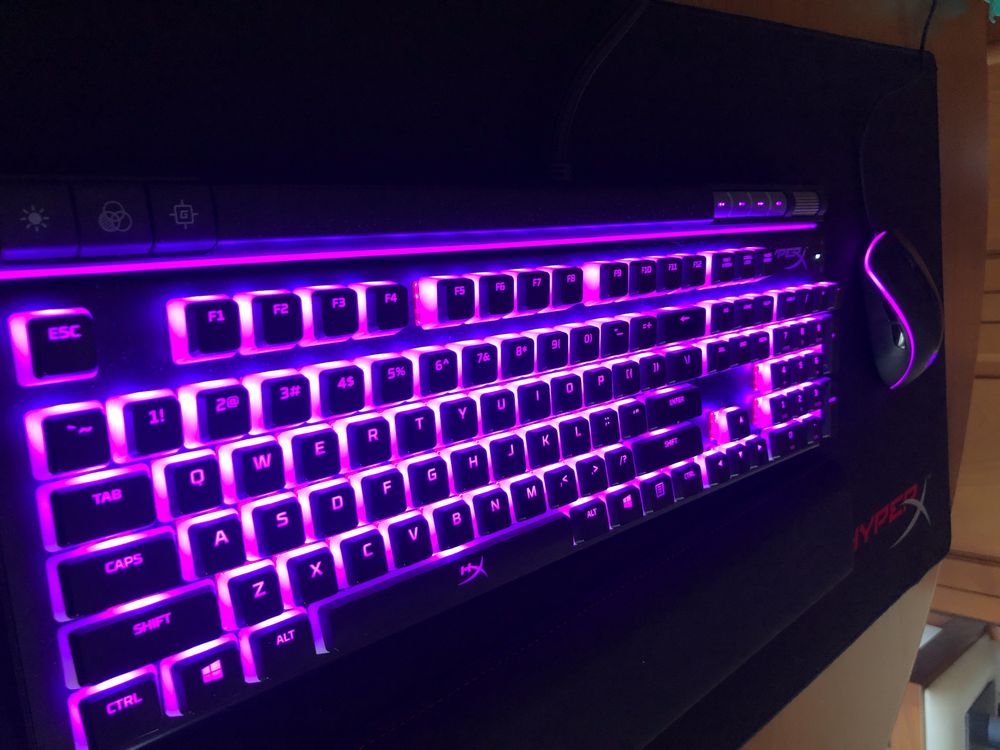 Conjunto HyperX Teclado + Rato + Tapete + Apoio