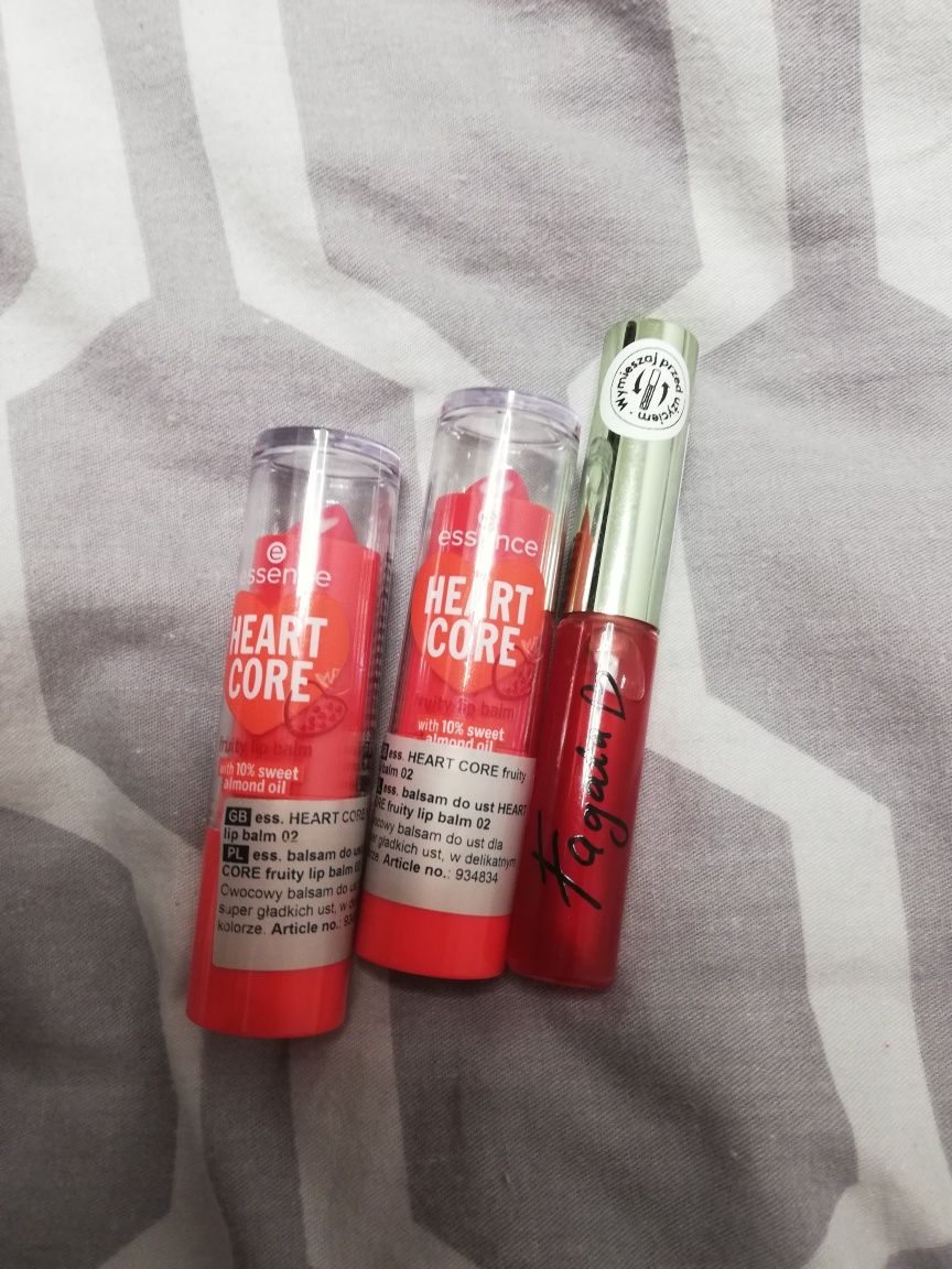 Dwa balsamy do ust Essence i olejek do ust Ingrid