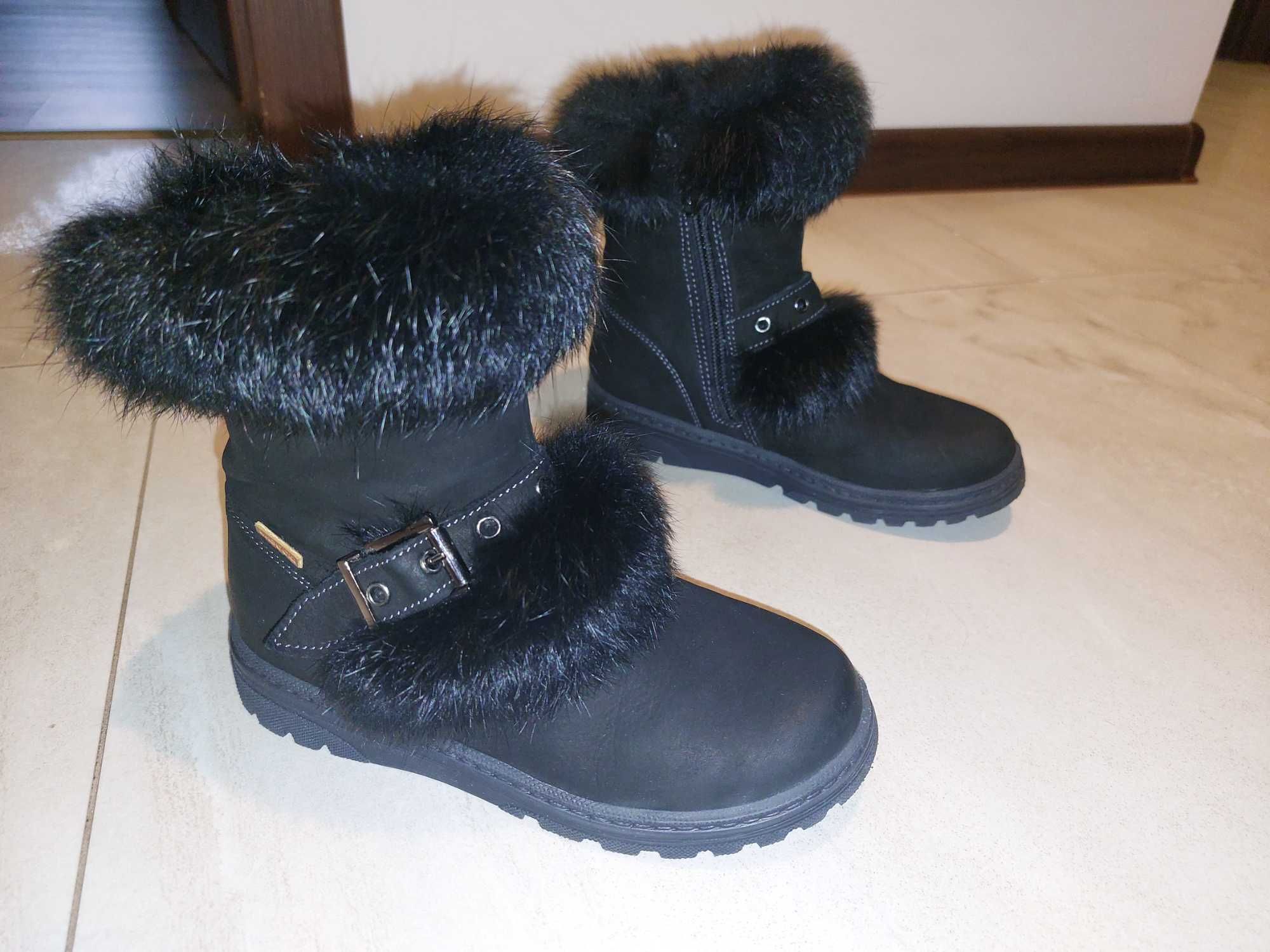 Zimowe buty dziewczęce Lasocki.