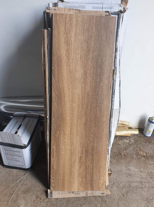 Płytki ścienne duże