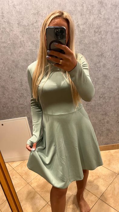 Dżersejowa sukienka w prążek