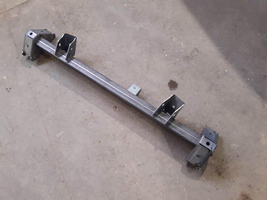 Belka wahaczy terrano