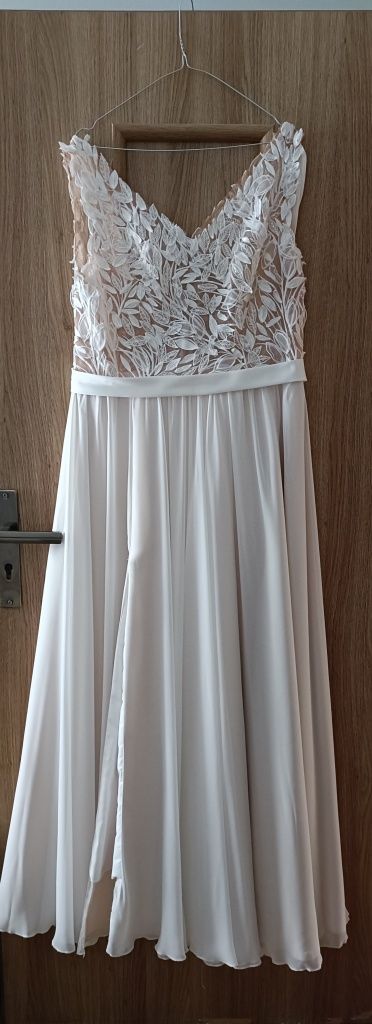 Suknia ślubna 44 / 46 z odpinanymi rękawami plus size