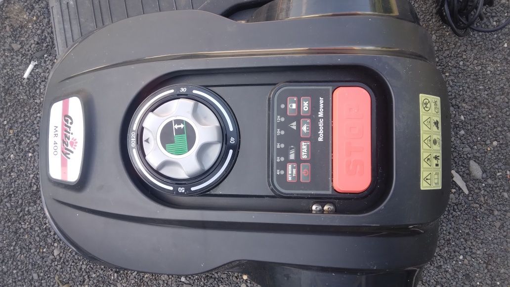 Robot koszący Grizzyl 28V Mr400 kosiarka automatyczna 400m²