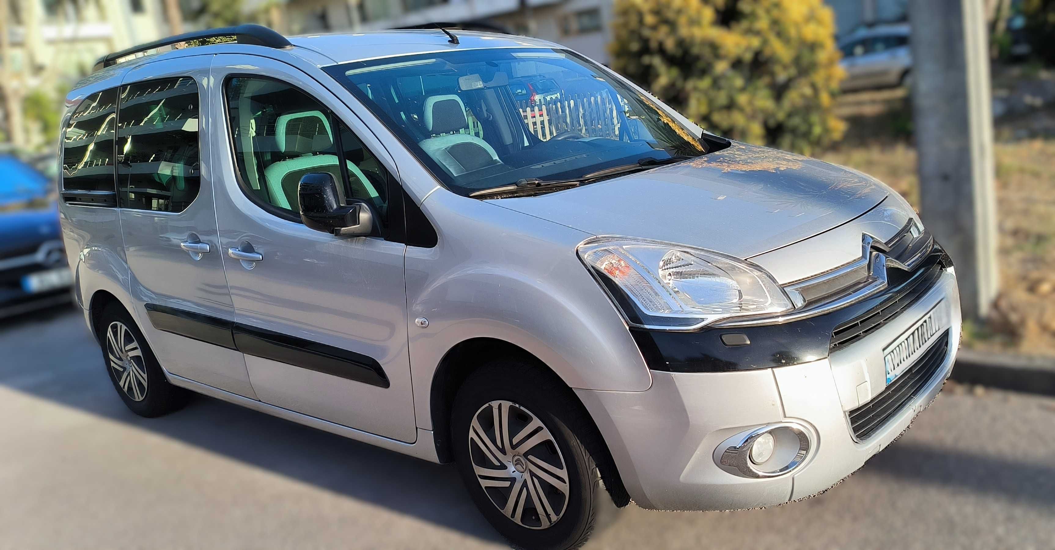 Citroën Berlingo 1.6 HDi 5 Lugares ou 4 Lugares + Cadeira de Rodas