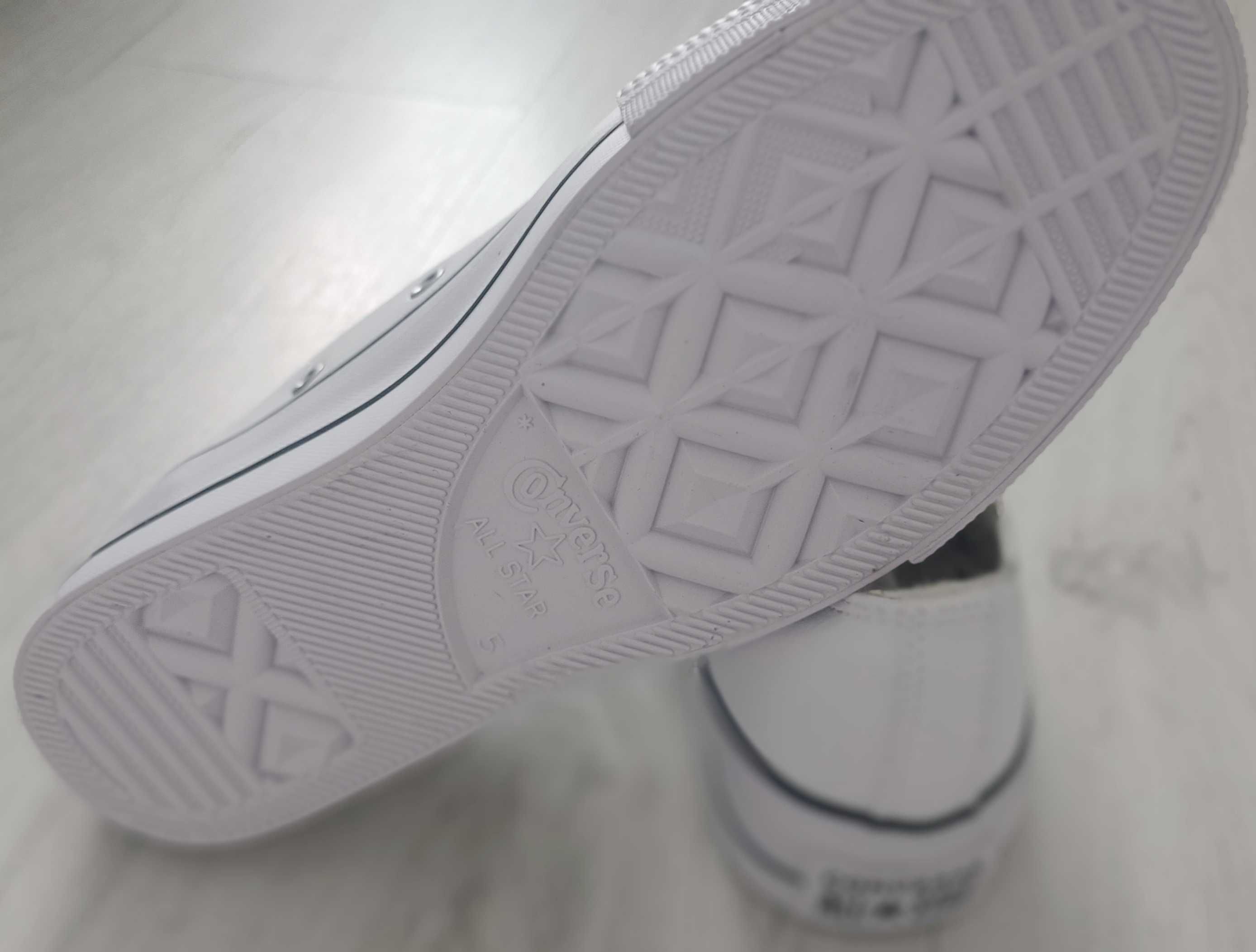 Converse
CHUCK TAYLOR ALL STAR LIFT CLEAN OX LEATHER - Branco - NOVOS