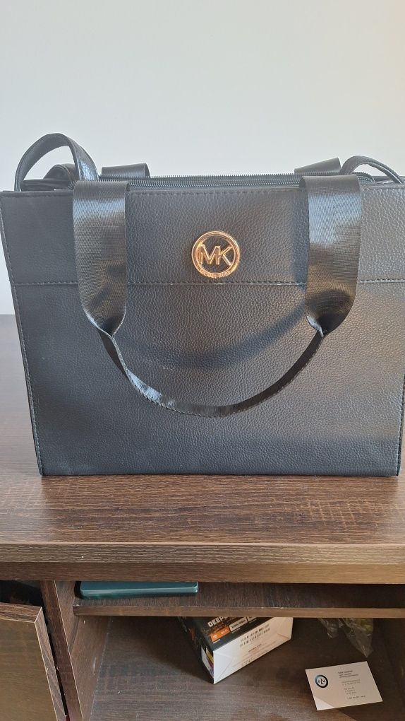 Torebka logowana na Michaela Korsa