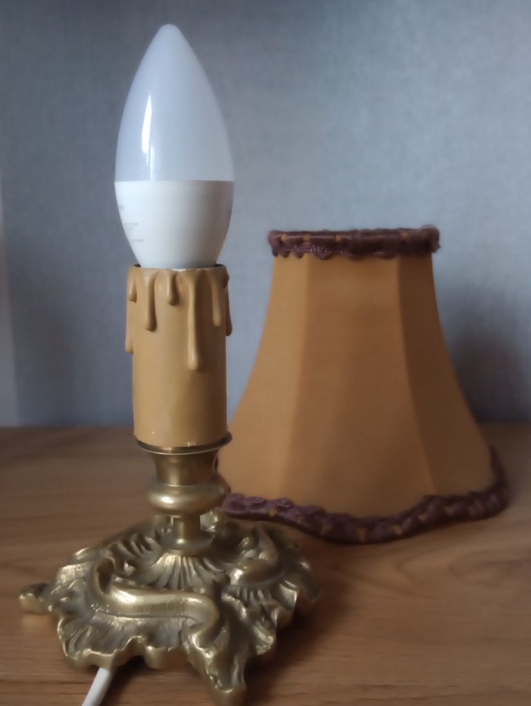 Stara mosiężna lampka nocna z abażurem. Retro