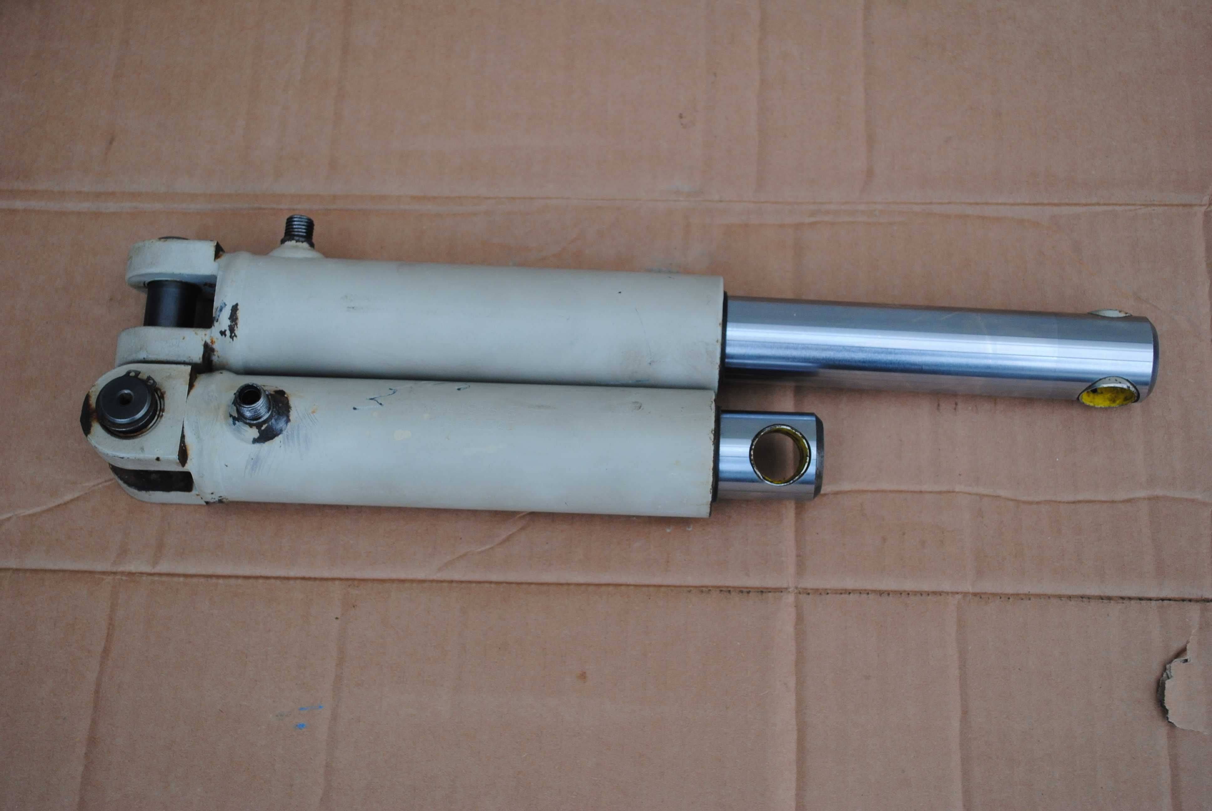 Siłownik hydrauliczny dwustronny/jednostronny hamulcowy ze sprężyną
