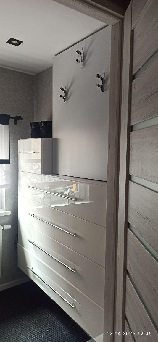 Sprzedam garderobe na wymiar