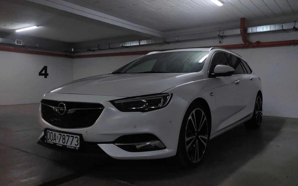 Opel Insignia SalonPolska_Serwis_4x4_BOSE_Wenty-GrzaneFotele_Masaże_HUD_Kamer360_OPC