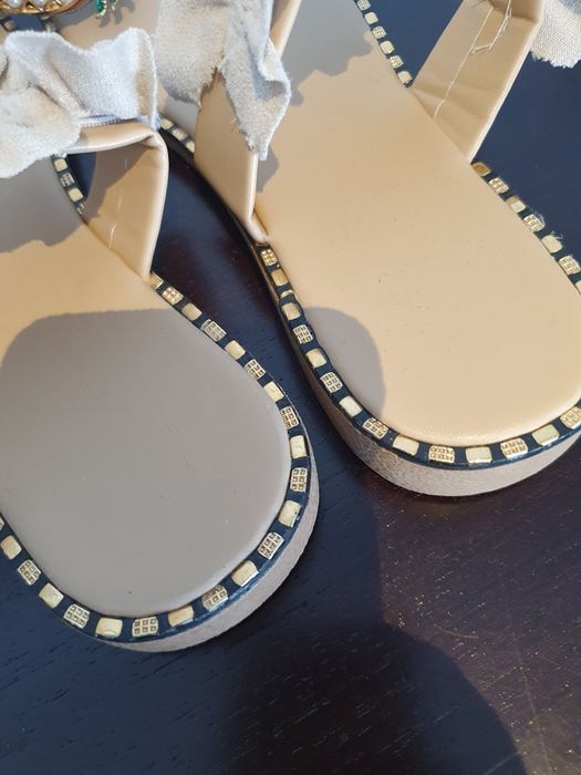 Sandálias em camurça