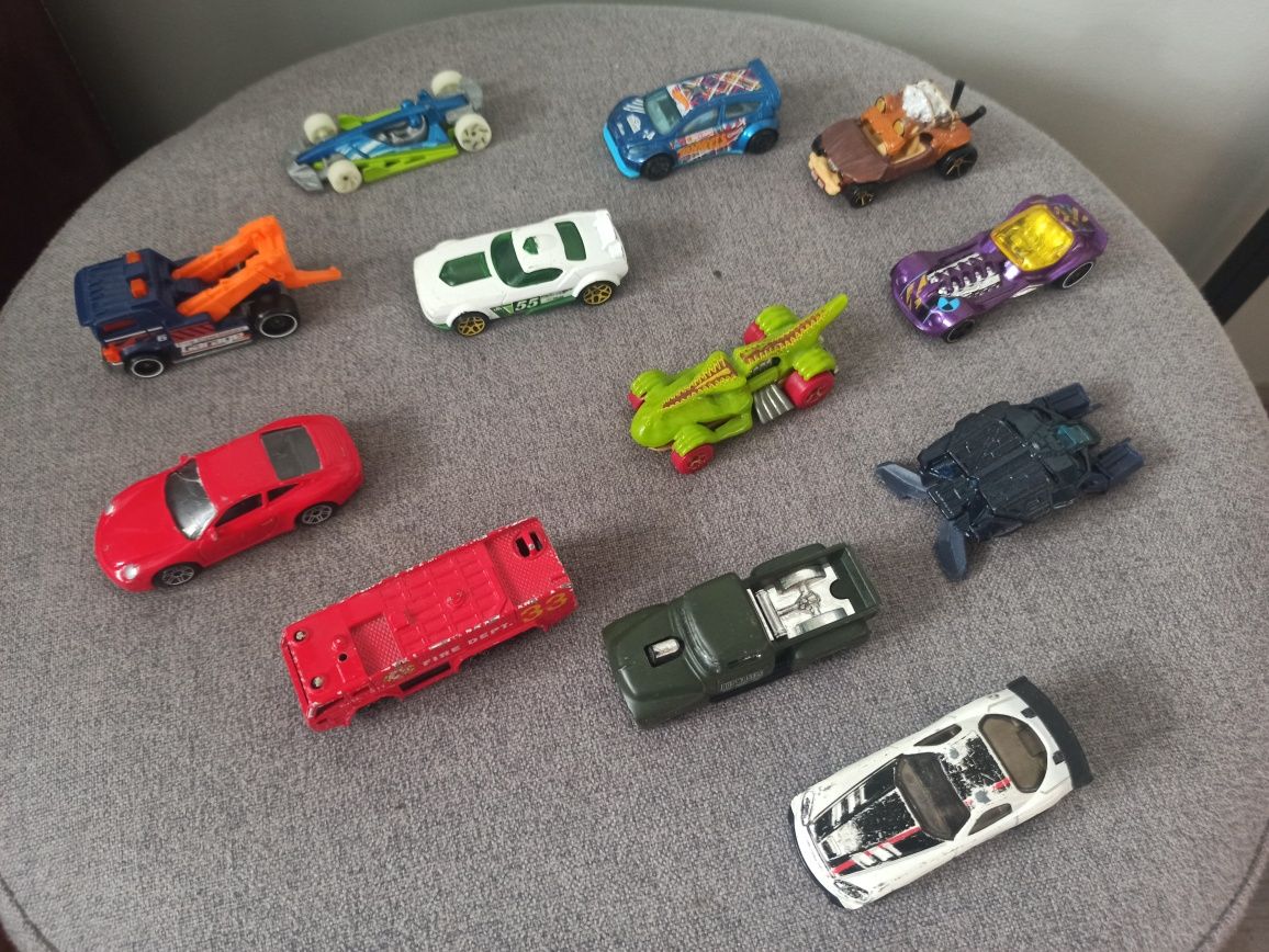 Tory hot wheels z losowych zestawów + autka