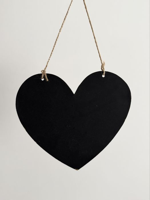 Czarna drewniana zawieszka serce tablica kredowa 20x24 cm, używana