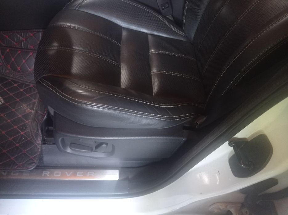 Ładny.  Uszkodzony silnik.