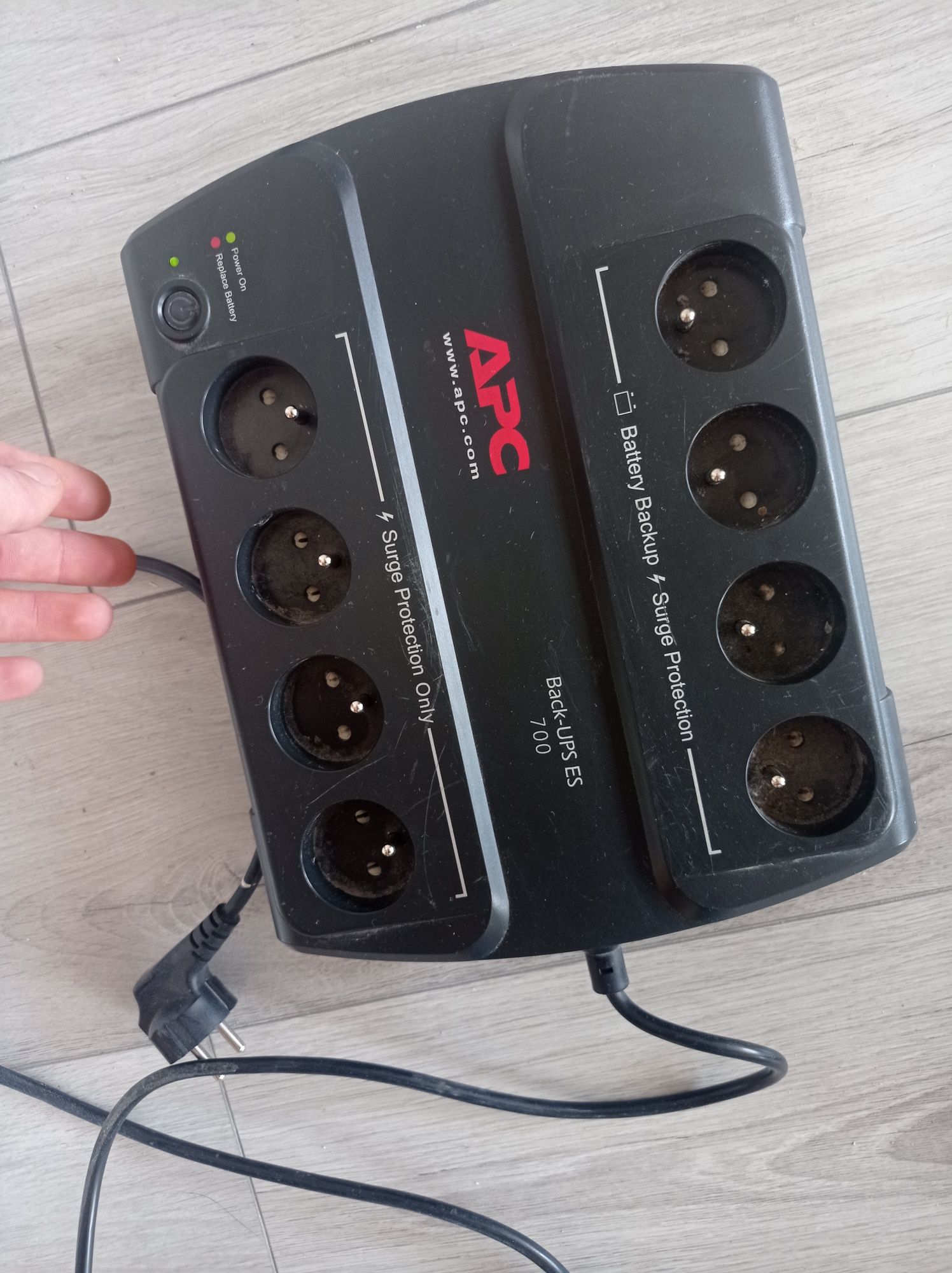 Zasilacz awaryjny APC  back-UPS ES 700