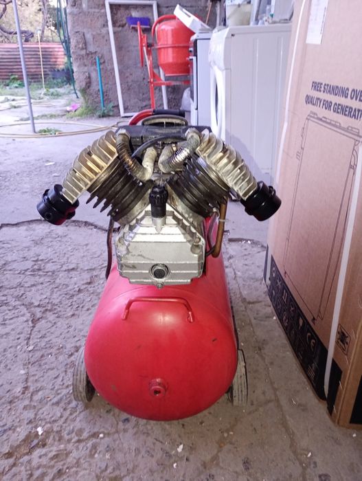 Продам воздушный компрессор двух целиндров