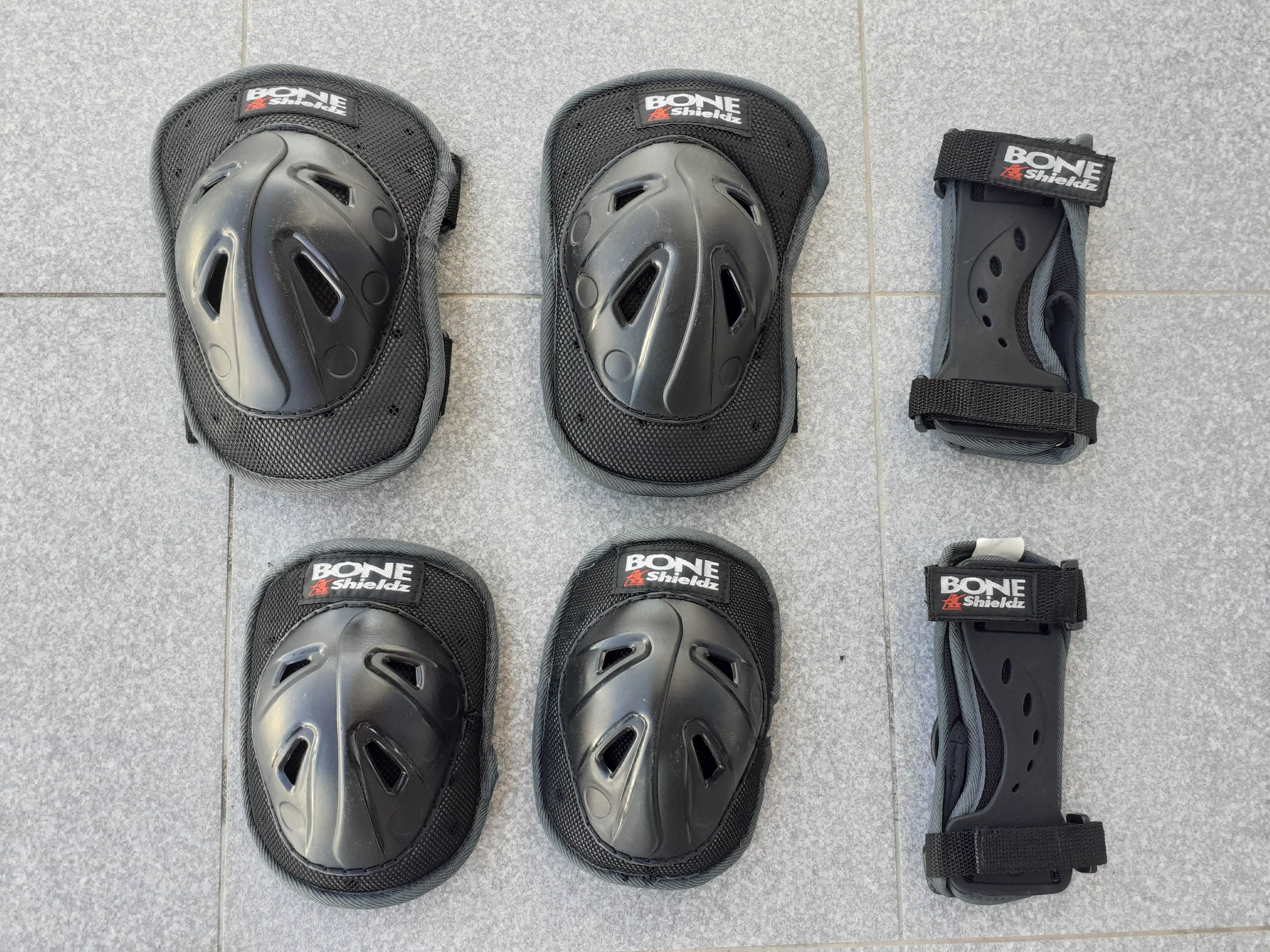 Par de Patins em linha (tamanho 27-30) + kit de proteção Bone Shieldz