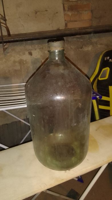 Продам стекляний бутель вживаний.