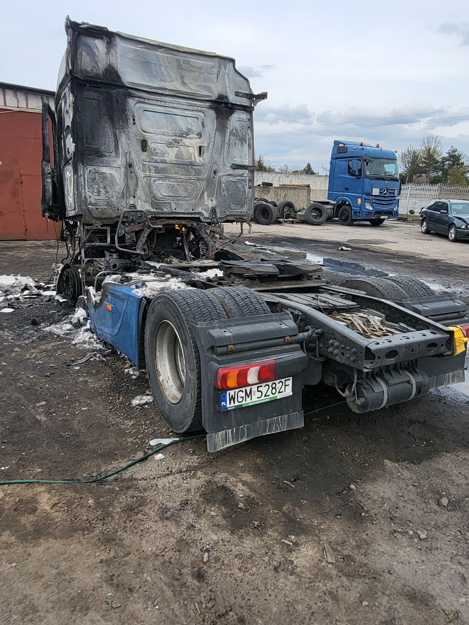 Dwa Mercedesy actros MP4 E5 uszkodzony lub na części