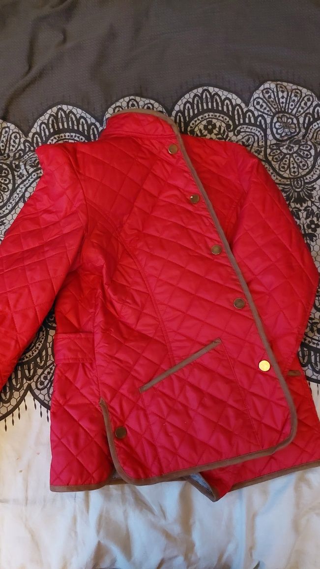 Czerwona kurtka pikowana dżokejka