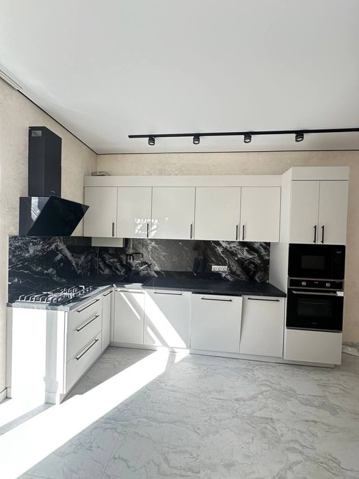 Новий ТАУНХАУС з новим ремонтом, м.Буча, вул.Києво-Мироцька.