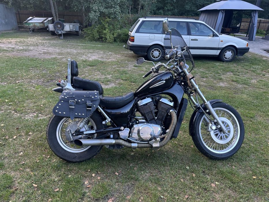 Suzuki Intruder VS 800 uszkodzony jeżdżący