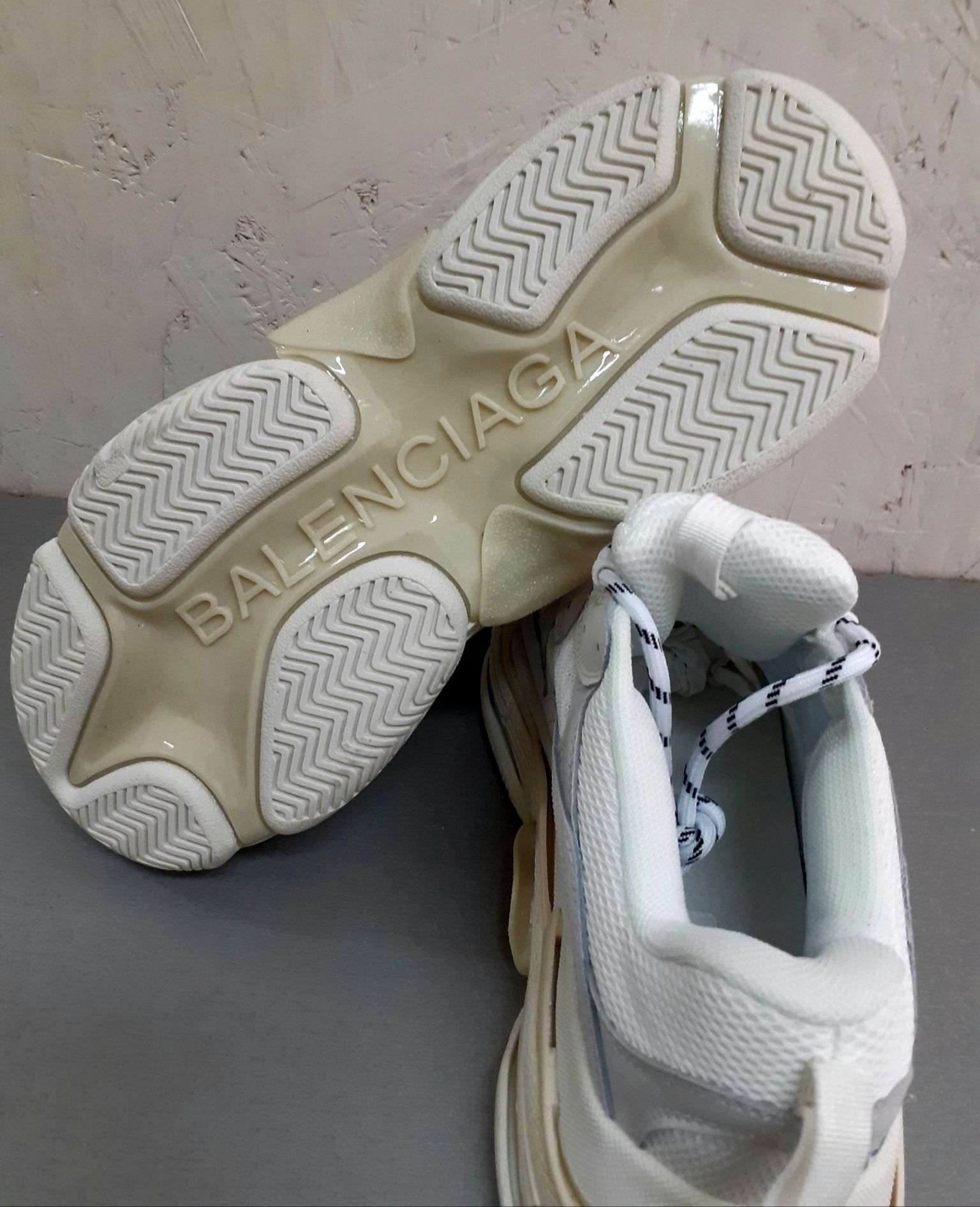 Balenciaga Triplc S кроссовки  белые р 40 - 41