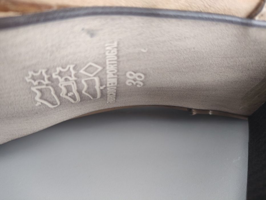 Sapatos em pele como novos