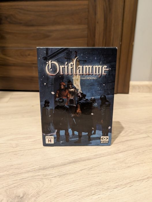 Oriflamme gra karciana