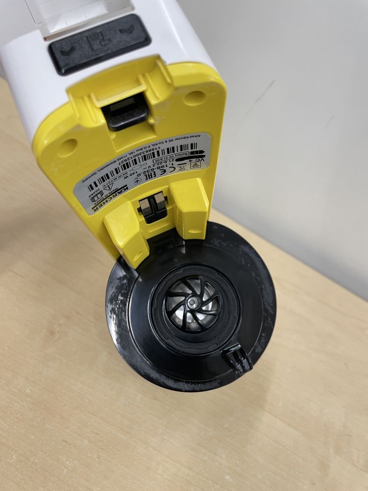 Odurzacz Body pionowy Karcher VC 4 elektronika Głośna Praca