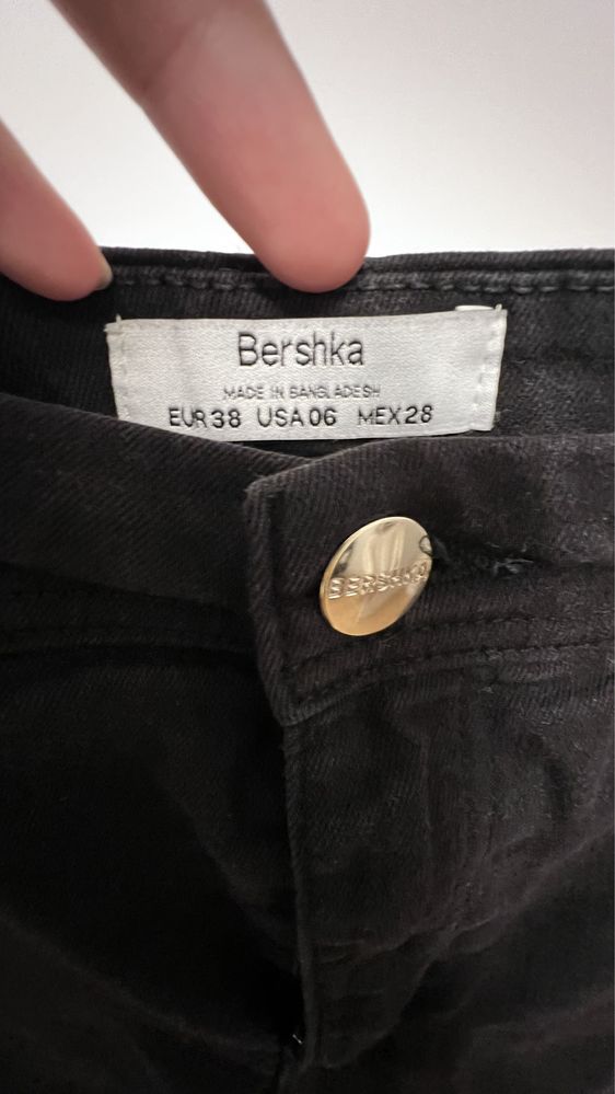 Czarne spodnie rurki skinny Bershka 38 M