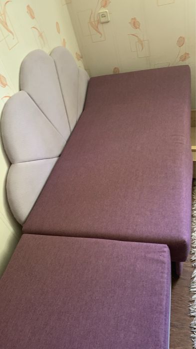 Продається диван для дівчинки в доброму стані,як новий