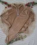 Nowy beżowy dres